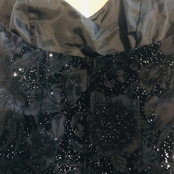 Vintage Backless Halter Dress - Picture 9 of 10